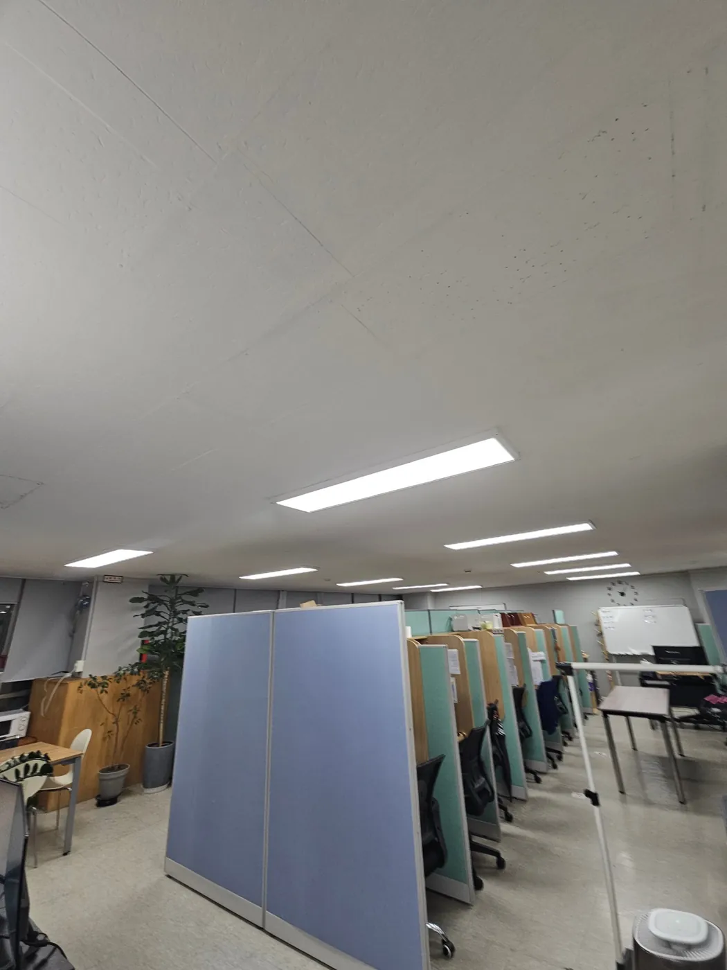 LED 평판등으로 교체한 학원·독서실